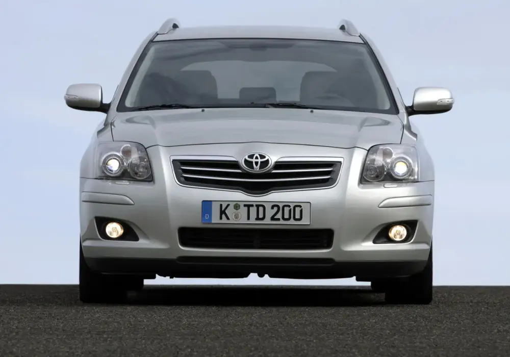 Toyota Avensis II (T25) - Czy warto kupić? Poradnik!