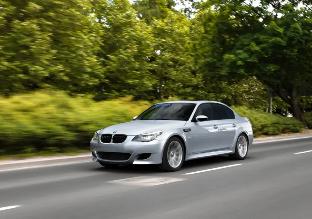 BMW M5 E60 - Czy warto kupić V10 w 2026? Ceny, usterki