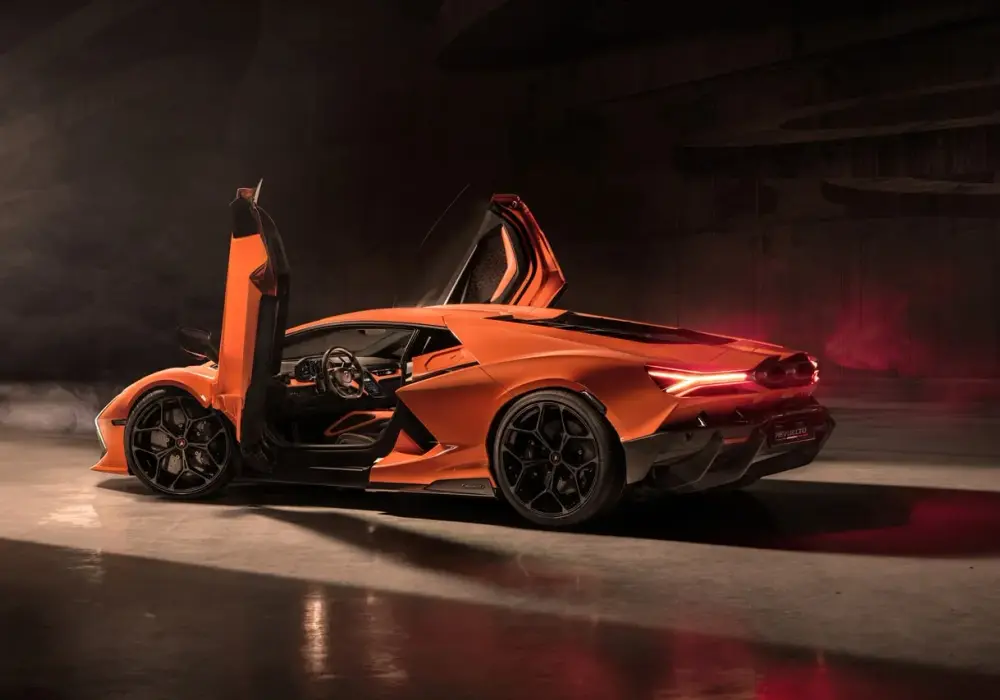 Lamborghini Revuelto - Osiągi, dane techniczne i cena hybrydy V12