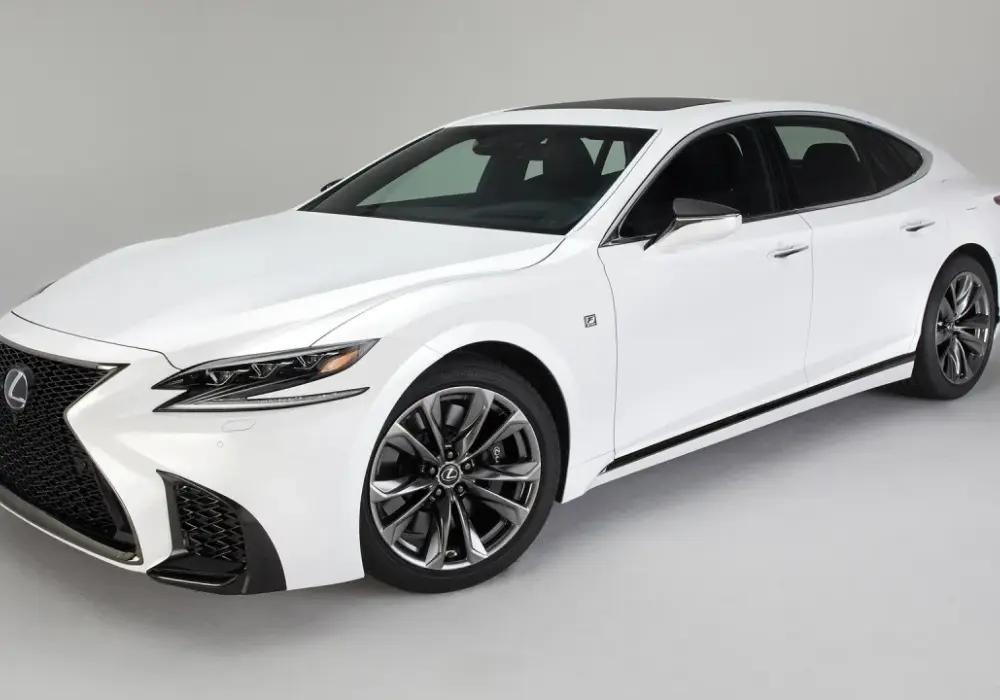 Lexus LS 500 - luksusowa limuzyna, która nie udaje sportowca