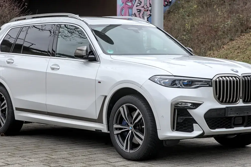 BMW X7 w Polsce - którą wersję wybrać i czy warto?