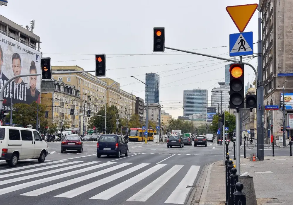 Mandat za przejazd na czerwonym świetle - po jakim czasie przychodzi?