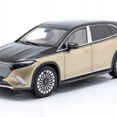 Złoty Mercedes-Maybach EQS SUV z czarnym dachem i eleganckimi felgami, prezentujący luksus i nowoczesność.