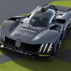 Futurystyczny Peugeot 9X8 na torze, z charakterystycznymi światłami i logo.
