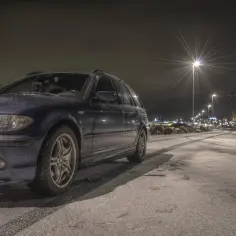 Mroźna noc, a na śniegu widać ślady opon mojego **m3 e46**.