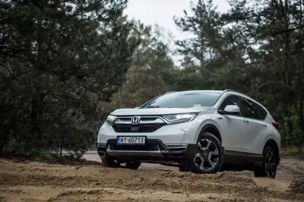 Honda CR-V 2020 - Hybryda czy benzyna? Opinie, ceny i poradnik