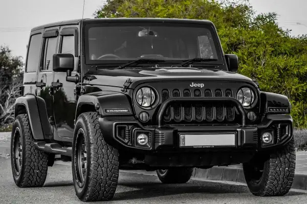 SUV do 80 tys. zł - Nowy z salonu czy używany? Co warto kupić?
