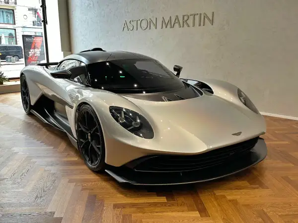Ile kosztuje Aston Martin w Polsce - Sprawdź ceny i koszty serwisu