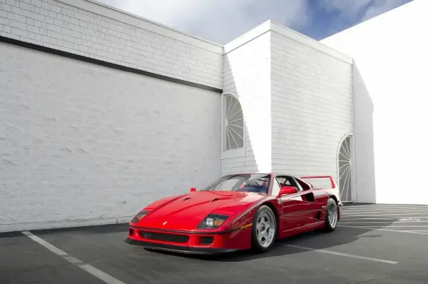 Ile kosztuje Ferrari? Ceny modeli i co wpływa na ich wartość