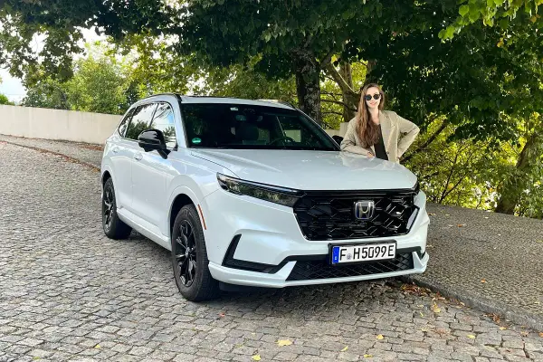 Honda CR-V - hybryda czy plug-in? Sprawdź, którą wersję warto kupić