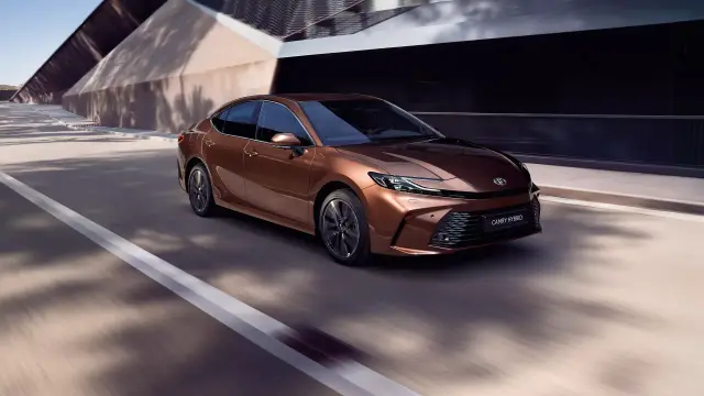 Toyota Camry 2.5 Hybrid - Czy to sedan idealny dla Ciebie?